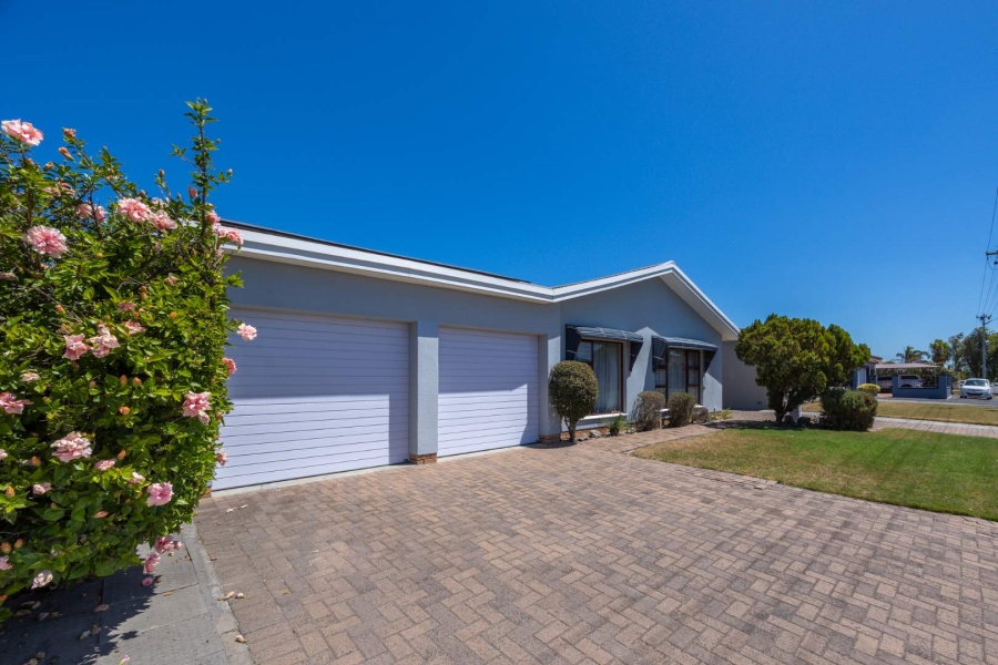 6 Bedroom Property for Sale in Goodwood Estate Western Cape